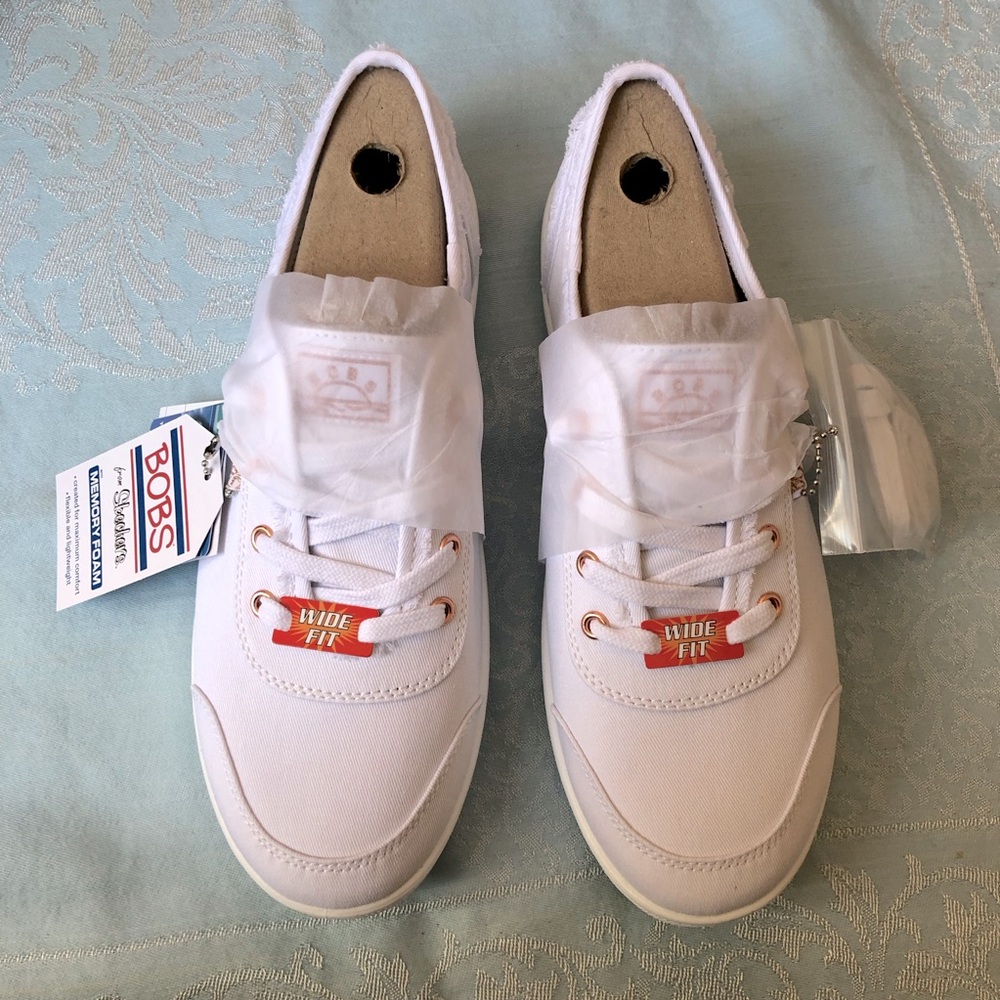 Bobs from Skechers Bobs B Cute White Sneakers Flats size 8.5 wide